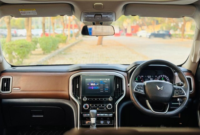 Second-hand 2024 Mahindra Scorpio N Z8 Diesel AT for sale in New Delhi-11