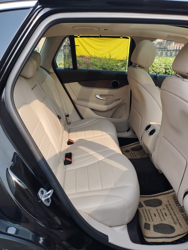 Second-hand 2022 Mercedes-Benz GLC 200 for sale in New Delhi-12