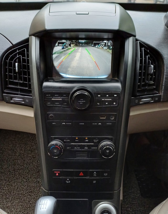 Second-hand 2017 Mahindra XUV500 R W10 FWD for sale in Ahmedabad-12