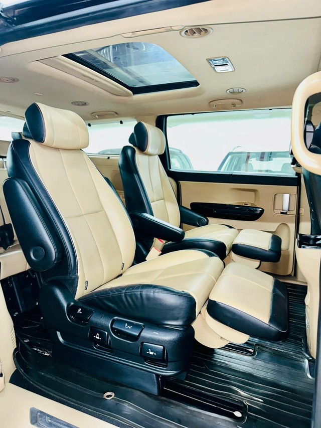 Second-hand 2020 Kia Carnival Limousine for sale in Mumbai-13