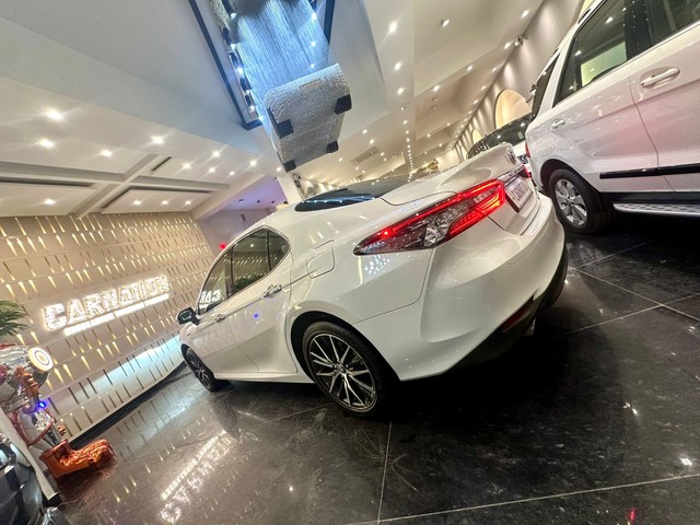 Second-hand 2021 Toyota Camry Hybrid 2.5 for sale in New Delhi-16