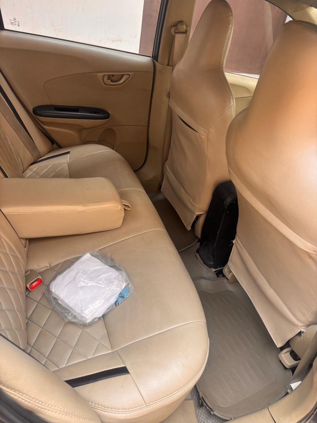 Second-hand 2014 Honda Amaze S i-Dtech for sale in Hyderabad-4