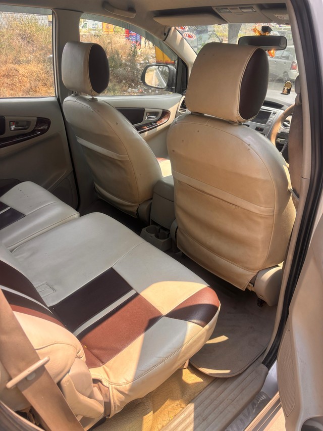 Toyota Innova 2.5 VX (Diesel) 7 Seater Second-hand 2013 Toyota Innova 2.5 VX (Diesel) 7 Seater for sale in Hyderabad-9