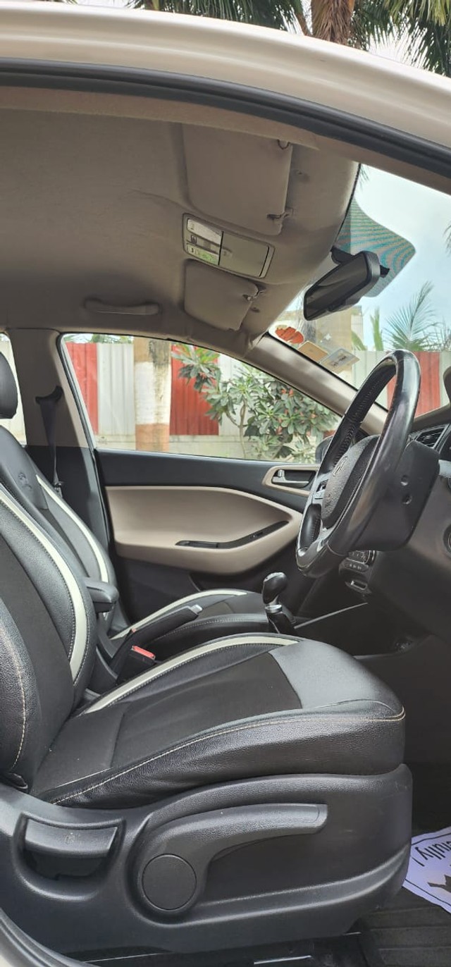 Second-hand 2015 Hyundai i20 Sportz 1.2 for sale in Nashik-12