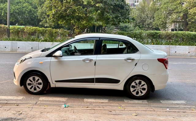 Second-hand 2017 Hyundai Xcent 1.2 VTVT E Plus for sale in New Delhi-3