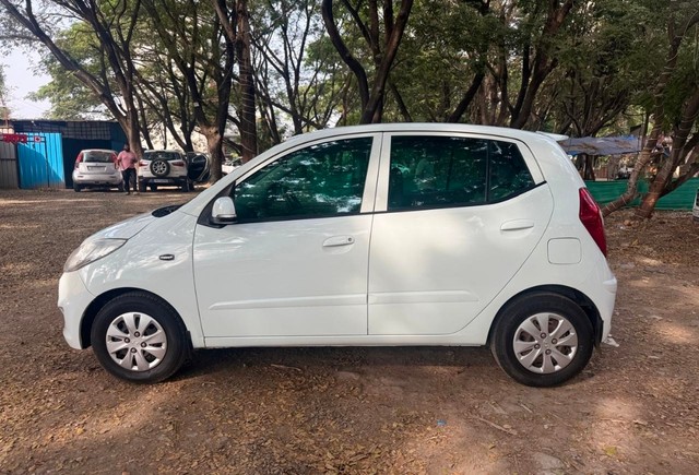 Second-hand 2011 Hyundai i10 Sportz AT for sale in Nashik-4