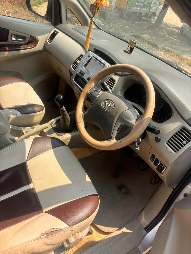 Toyota Innova 2.5 VX (Diesel) 7 Seater Second-hand 2013 Toyota Innova 2.5 VX (Diesel) 7 Seater for sale in Hyderabad-7