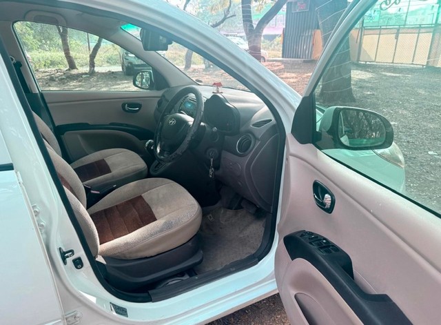 Second-hand 2011 Hyundai i10 Sportz AT for sale in Nashik-9