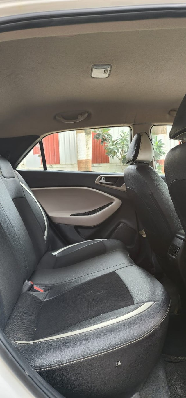 Second-hand 2015 Hyundai i20 Sportz 1.2 for sale in Nashik-11