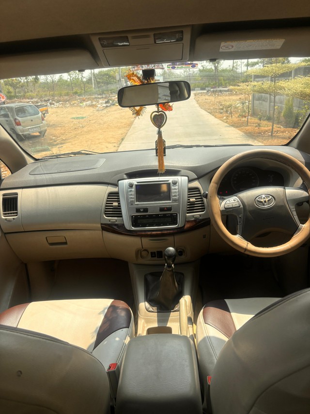 Toyota Innova 2.5 VX (Diesel) 7 Seater Second-hand 2013 Toyota Innova 2.5 VX (Diesel) 7 Seater for sale in Hyderabad-8