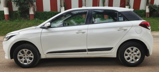 Second-hand 2015 Hyundai i20 Sportz 1.2 for sale in Nashik-3