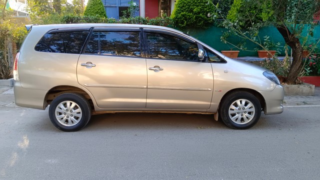 Second-hand 2009 Toyota Innova 2.5 V Diesel 7-seater for sale in Bangalore-1