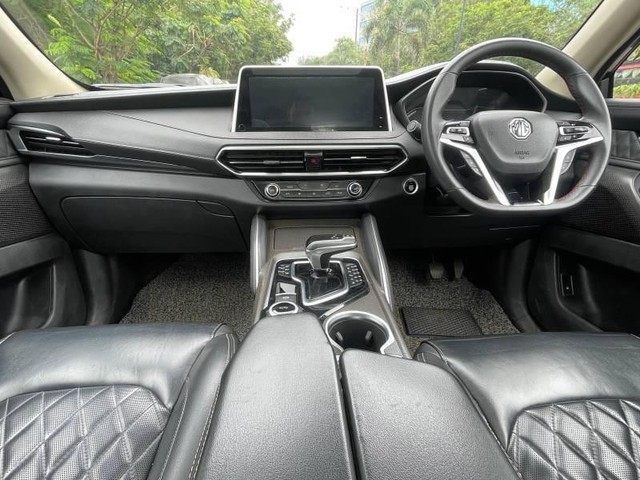 Second-hand 2023 MG Gloster Black Storm 4x4 6Str for sale in Mumbai-9