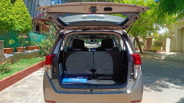 Second-hand 2017 Toyota Innova Crysta 2.4 G MT BSIV for sale in Bangalore-6