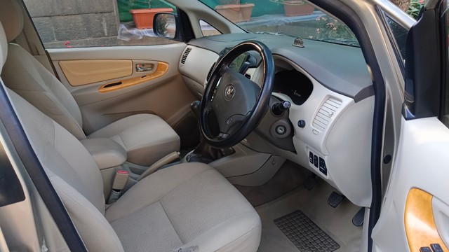 Second-hand 2009 Toyota Innova 2.5 V Diesel 7-seater for sale in Bangalore-11