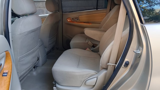 Second-hand 2009 Toyota Innova 2.5 V Diesel 7-seater for sale in Bangalore-12