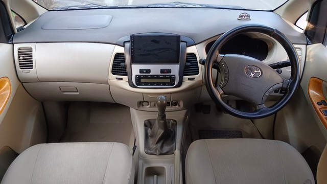 Second-hand 2009 Toyota Innova 2.5 V Diesel 7-seater for sale in Bangalore-14