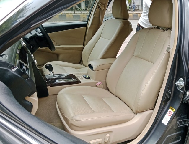 Toyota Camry Hybrid Second-hand 2014 Toyota Camry Hybrid for sale in Mumbai-10