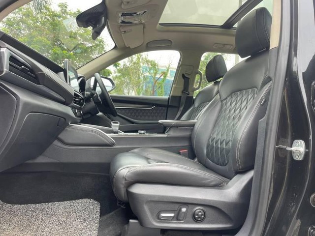 Second-hand 2023 MG Gloster Black Storm 4x4 6Str for sale in Mumbai-11
