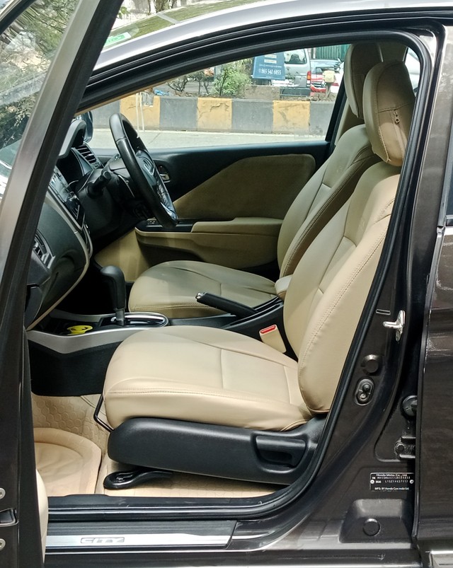 Second-hand 2018 Honda City i-VTEC CVT V for sale in Mumbai-15