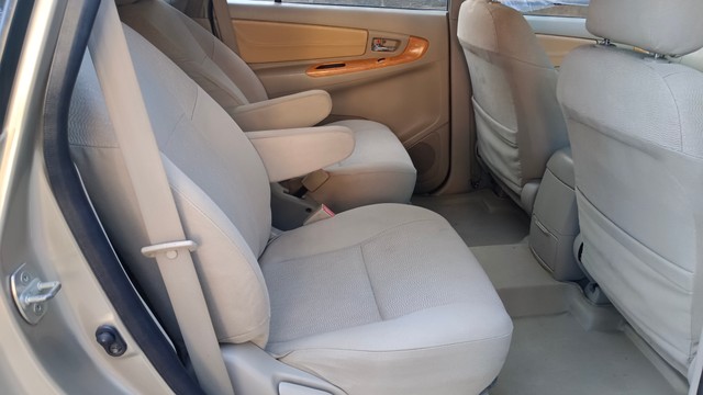 Second-hand 2009 Toyota Innova 2.5 V Diesel 7-seater for sale in Bangalore-10