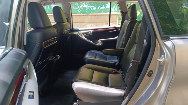 Second-hand 2017 Toyota Innova Crysta 2.4 G MT BSIV for sale in Bangalore-13