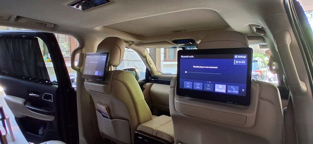 Second-hand 2023 Toyota Land Cruiser 300 ZX for sale in Pune-4