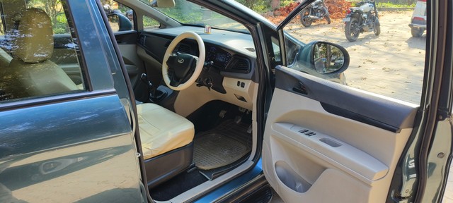 Second-hand 2018 Mahindra Marazzo M2 BSIV for sale in New Delhi-8