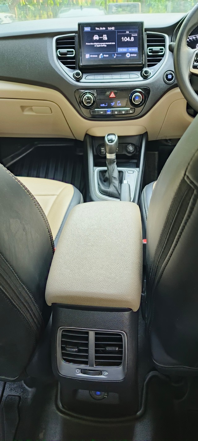 Second-hand 2021 Hyundai Verna SX IVT for sale in New Delhi-24