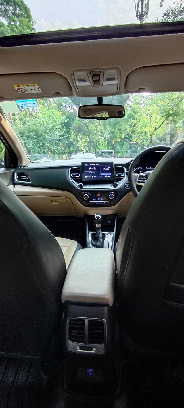 Second-hand 2021 Hyundai Verna SX IVT for sale in New Delhi-23