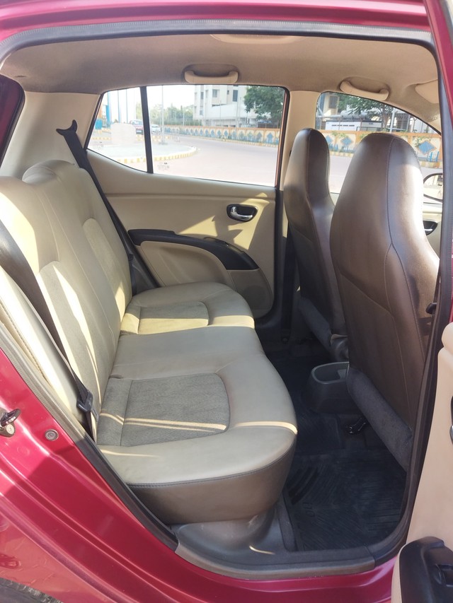 Second-hand 2015 Hyundai i10 Sportz 1.1L for sale in Kolkata-11