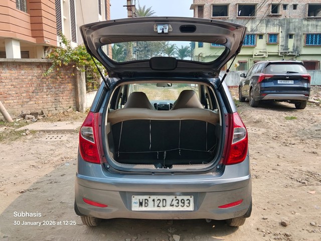 Second-hand 2015 Hyundai i10 Magna 1.1L for sale in Kolkata-13