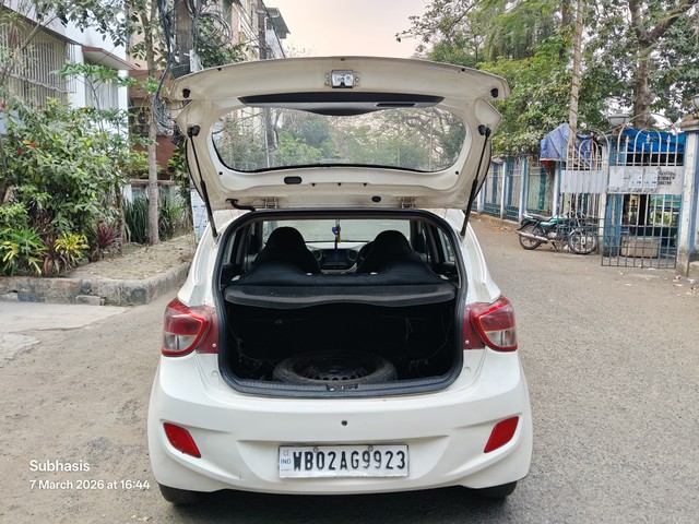 Second-hand 2015 Hyundai Grand i10 CRDi Magna for sale in Kolkata-14