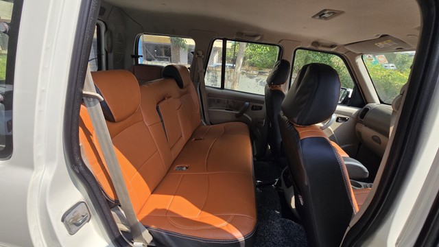 Second-hand 2014 Mahindra Scorpio VLX 2WD 7S BSIV for sale in Ahmedabad-11