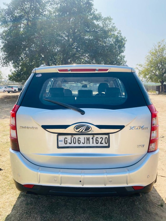 Second-hand 2015 Mahindra XUV500 W8 2WD for sale in Ahmedabad-2