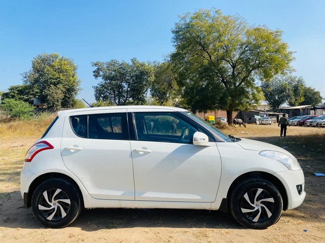 Second-hand 2013 Maruti Swift VXI for sale in Ahmedabad-1