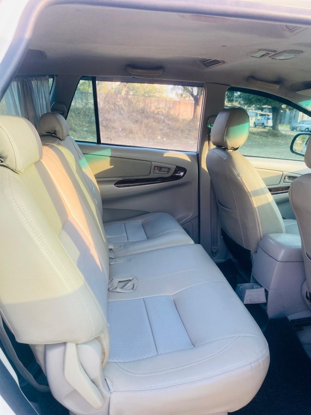 Second-hand 2009 Toyota Innova 2.5 E for sale in Ahmedabad-7