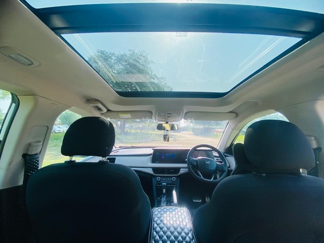 Second-hand 2022 Mahindra XUV700 AX5 AT BSVI for sale in Ahmedabad-12