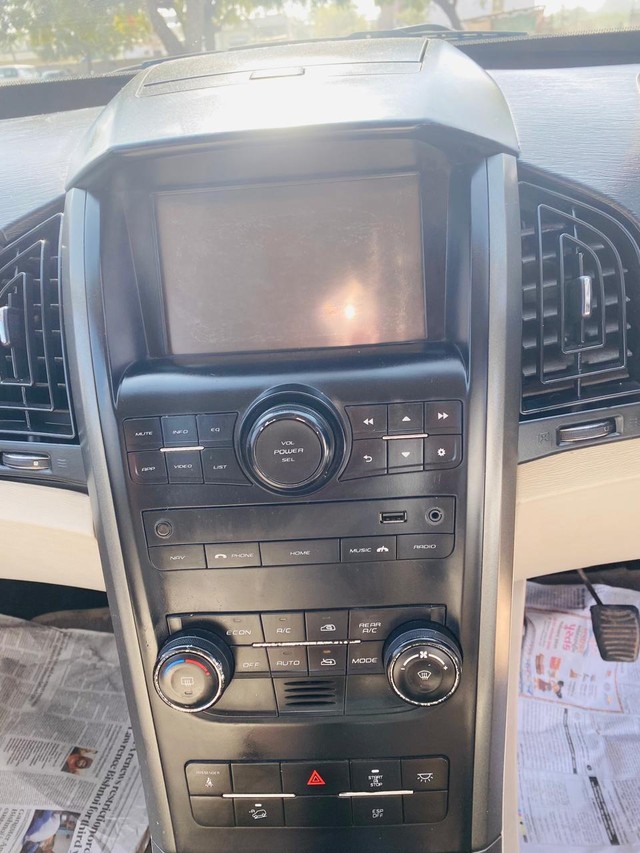 Second-hand 2015 Mahindra XUV500 W8 2WD for sale in Ahmedabad-12