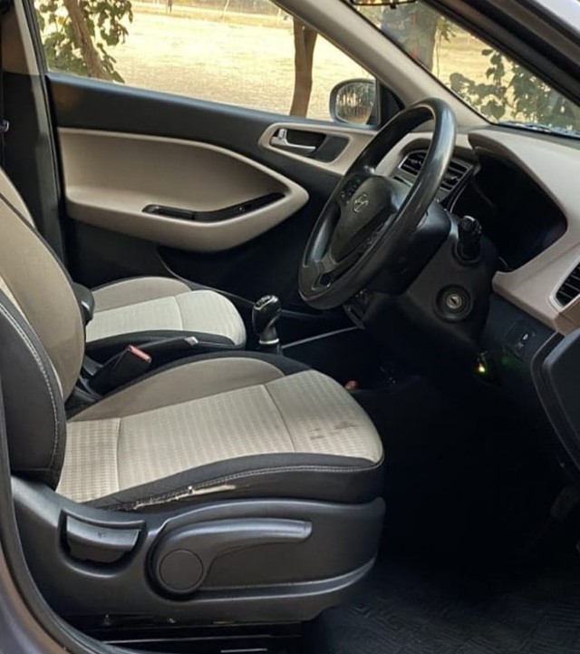 Second-hand 2019 Hyundai i20 Sportz Plus Diesel for sale in Indore-8