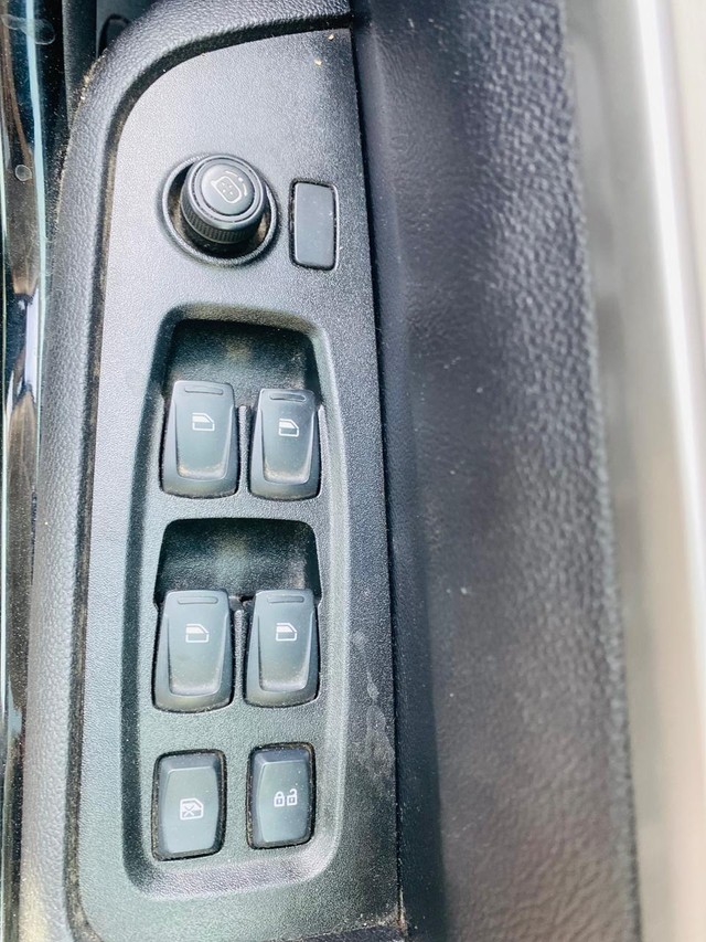 Second-hand 2022 Mahindra XUV700 AX5 AT BSVI for sale in Ahmedabad-10