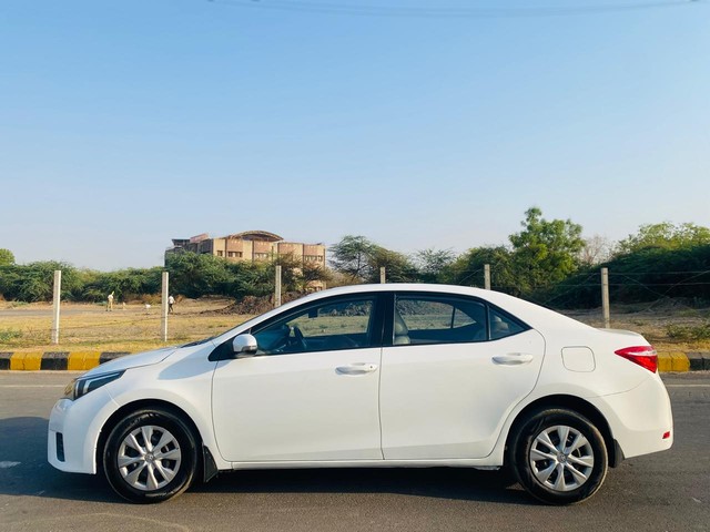Second-hand 2016 Toyota Corolla Altis D-4D J for sale in Ahmedabad-1