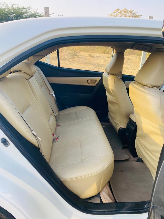 Second-hand 2016 Toyota Corolla Altis D-4D J for sale in Ahmedabad-8