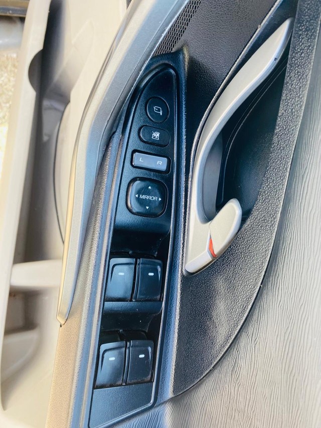 Second-hand 2015 Mahindra XUV500 W8 2WD for sale in Ahmedabad-15