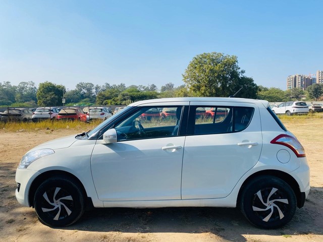 Second-hand 2013 Maruti Swift VXI for sale in Ahmedabad-3