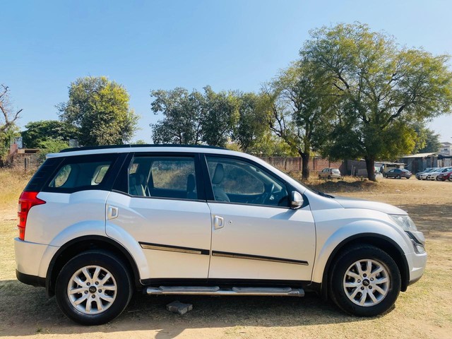 Second-hand 2015 Mahindra XUV500 W8 2WD for sale in Ahmedabad-1