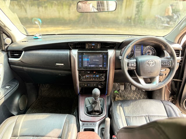 Second-hand 2017 Toyota Fortuner 2.8 4WD MT BSIV for sale in Lucknow-14