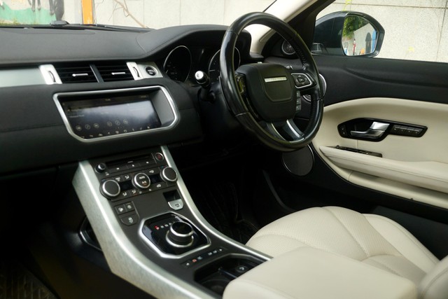 Second-hand 2018 Land Rover Range Rover Evoque 2.0 TD4 HSE for sale in New Delhi-6