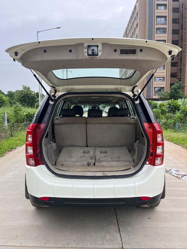 Second-hand 2018 Mahindra XUV500 R W10 FWD for sale in Ahmedabad-10