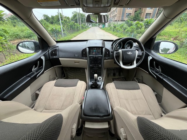 Second-hand 2018 Mahindra XUV500 R W10 FWD for sale in Ahmedabad-16